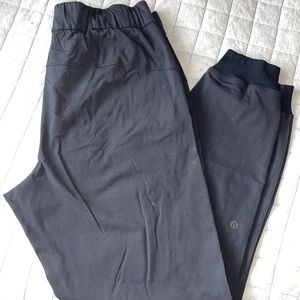 Lululemon on the fly jogger